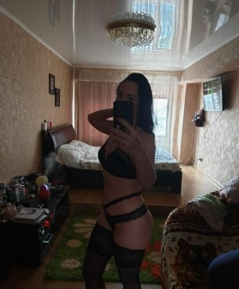 💋 Со мной ты окунешься в мир наслаждений и блаженства, которые только я могу тебе предоставить. 👄 Я предлагаю широкий спектр услуг, включая классический секс, оральные ласки, эротический массаж и многое другое. 🌟 Отзывы о моих умениях говорят сами за себя – мои клиенты остаются довольны и всегда возвращаются ко мне снова. 🔥 Подтверждение моей красоты и соблазнительности ты можешь найти на моих фото, которые я с удовольствием скину тебе. 😉 Жду твоего звоночка, чтобы воплотить все наши фантазии в реальность. До скорой встречи, милый! 💕 Маринчик